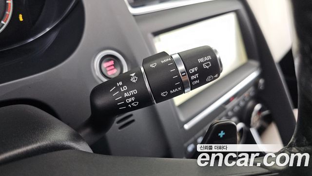 Jaguar E-PACE 2019 — photo 28