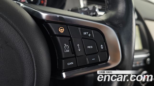 Jaguar E-PACE 2019 — photo 29