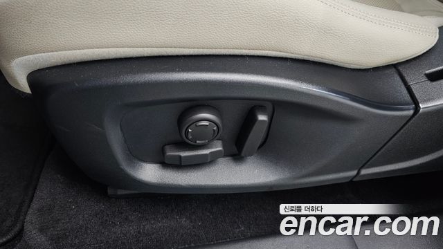 Jaguar E-PACE 2019 — photo 30
