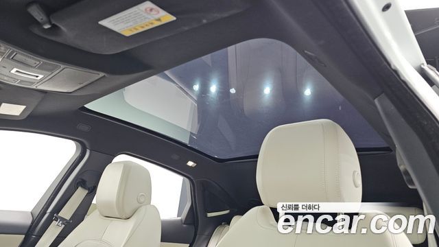 Jaguar E-PACE 2019 — photo 33