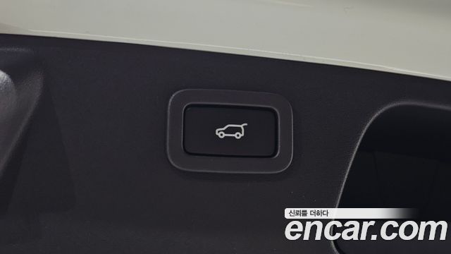 Jaguar E-PACE 2019 — photo 35