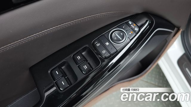 Kia K7 2018 — photo 25
