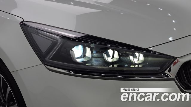 Kia K7 2018 — photo 8