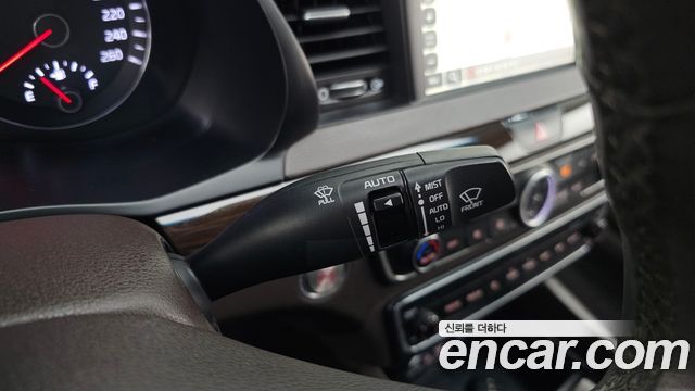 Kia K7 2018 — photo 27
