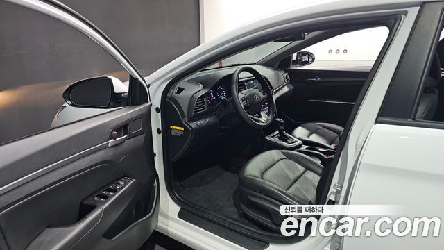 Hyundai AVANTE 2019 — photo 13