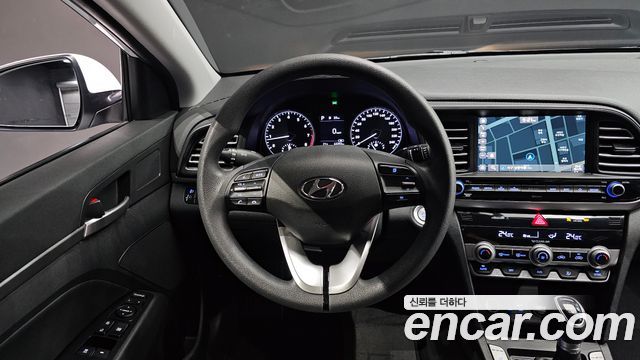 Hyundai AVANTE 2019 — photo 18