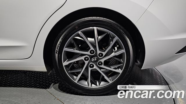 Hyundai AVANTE 2019 — photo 7