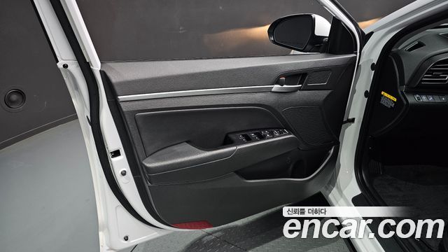 Hyundai AVANTE 2019 — photo 14