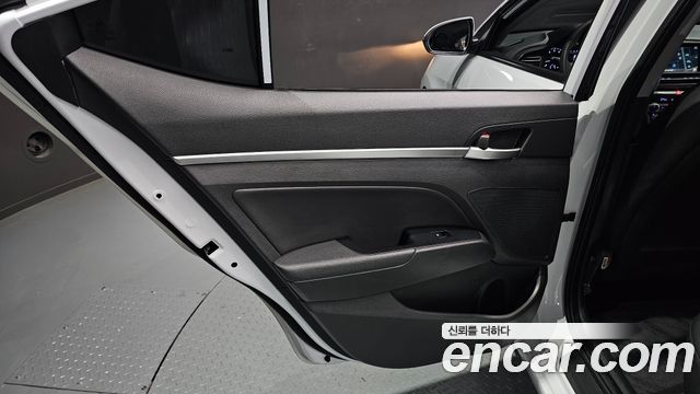 Hyundai AVANTE 2019 — photo 15