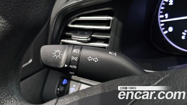 Hyundai AVANTE 2019 — photo 28