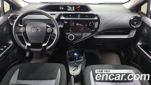 Toyota Prius 2021 — photo 10