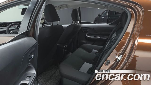Toyota Prius 2021 — photo 17