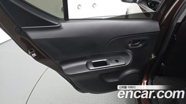 Toyota Prius 2021 — photo 15