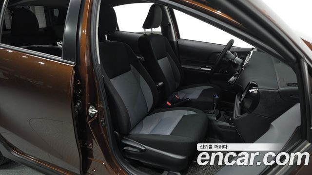Toyota Prius 2021 — photo 16