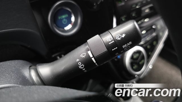 Toyota Prius 2021 — photo 27