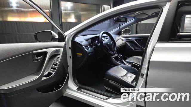 Hyundai AVANTE 2016 — photo 10