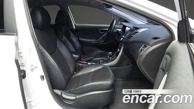 Hyundai AVANTE 2016 — photo 11