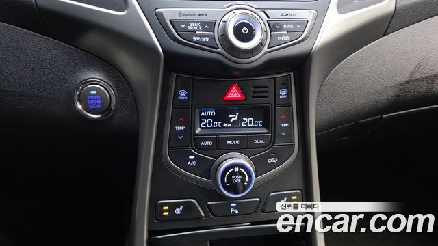 Hyundai AVANTE 2016 — photo 17