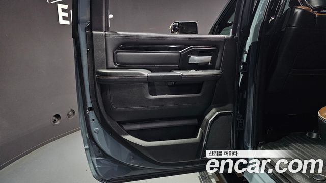 Dodge Ram Pick Up 2021 — photo 15