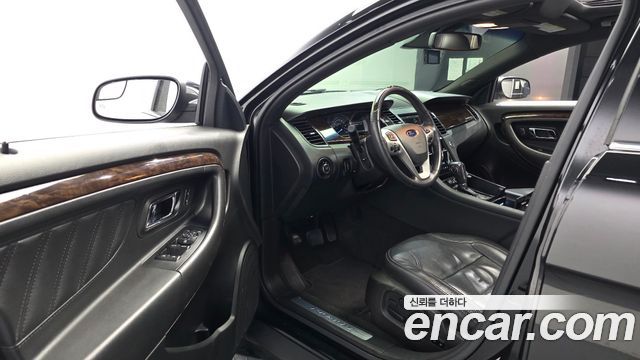 Ford Taurus 2015 — photo 10