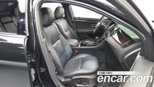 Ford Taurus 2015 — photo 11