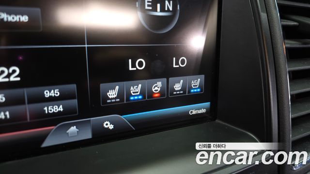 Ford Taurus 2015 — photo 16