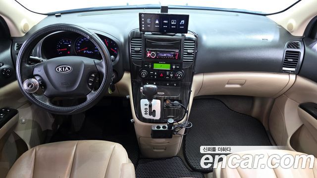 Kia Canival 2012 — photo 10