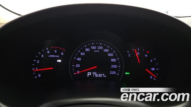 Kia Canival 2012 — photo 11