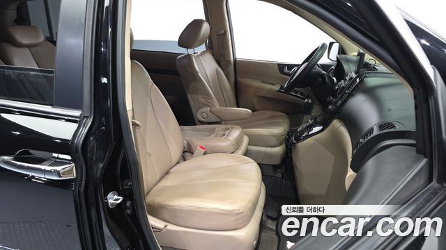 Kia Canival 2012 — photo 17