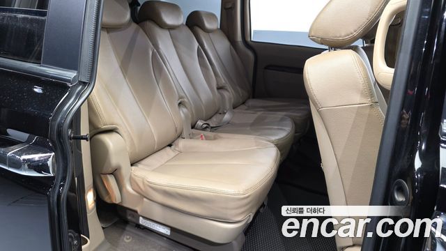 Kia Canival 2012 — photo 18