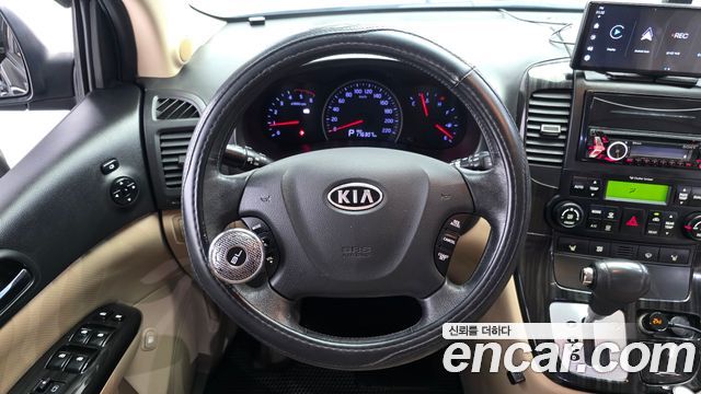 Kia Canival 2012 — photo 19