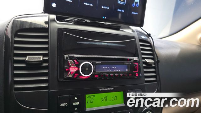 Kia Canival 2012 — photo 24