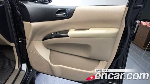 Kia Canival 2012 — photo 15