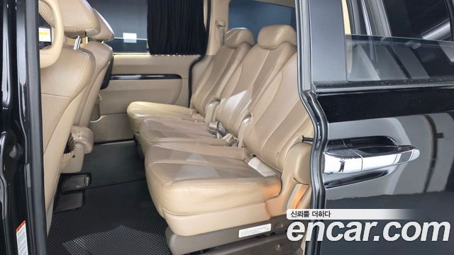 Kia Canival 2012 — photo 16