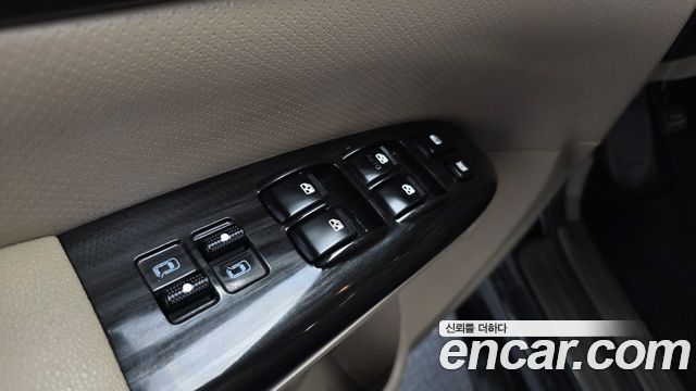 Kia Canival 2012 — photo 30