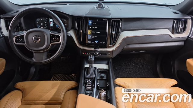 Volvo XC60 2019 — photo 10