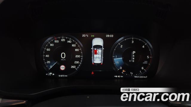 Volvo XC60 2019 — photo 11