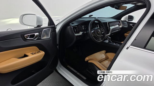 Volvo XC60 2019 — photo 13