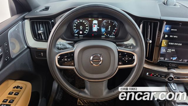 Volvo XC60 2019 — photo 19