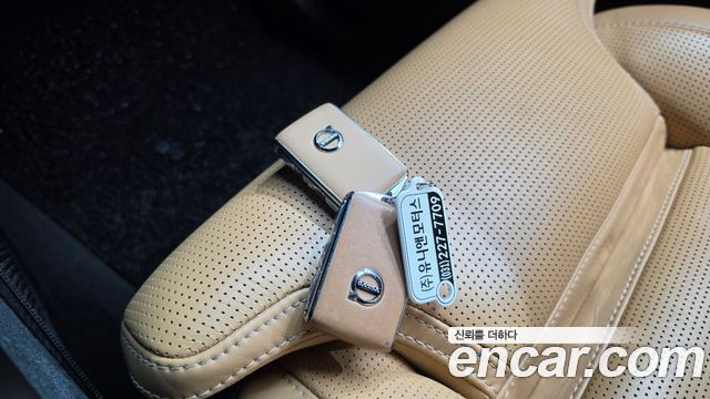 Volvo XC60 2019 — photo 21