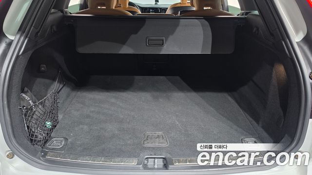 Volvo XC60 2019 — photo 24