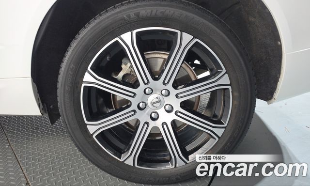 Volvo XC60 2019 — photo 7