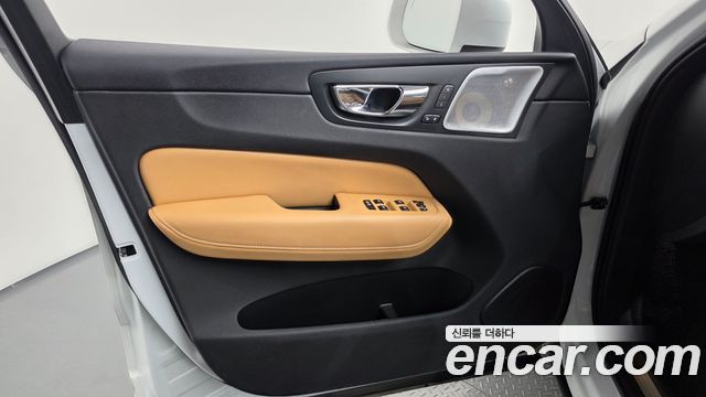 Volvo XC60 2019 — photo 14