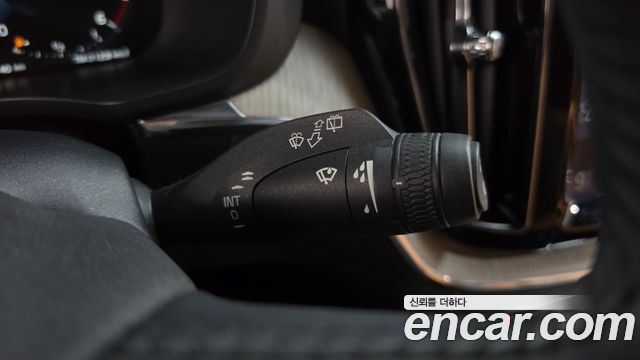 Volvo XC60 2019 — photo 27
