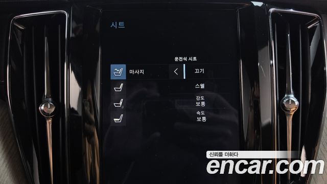 Volvo XC60 2019 — photo 30