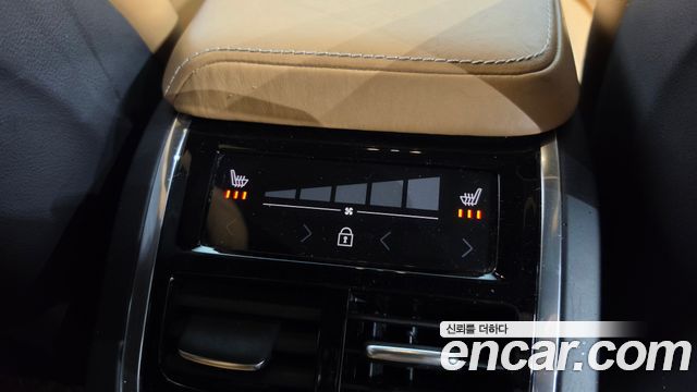 Volvo XC60 2019 — photo 31