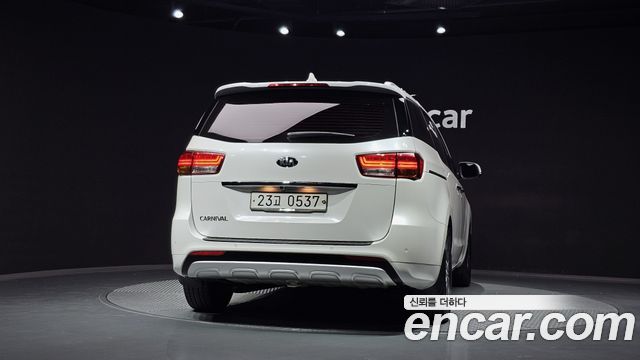 Kia Canival 2016 — photo 4