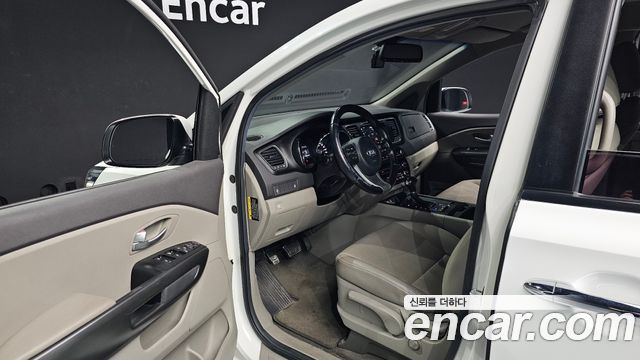Kia Canival 2016 — photo 13