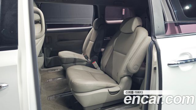 Kia Canival 2016 — photo 18