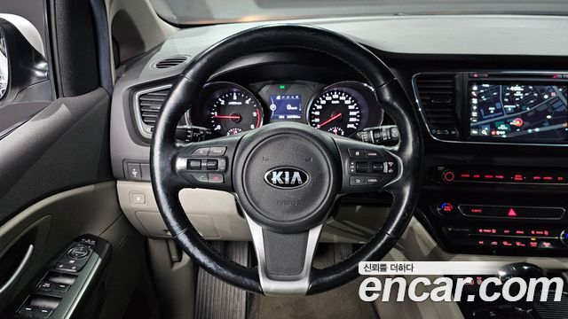 Kia Canival 2016 — photo 20